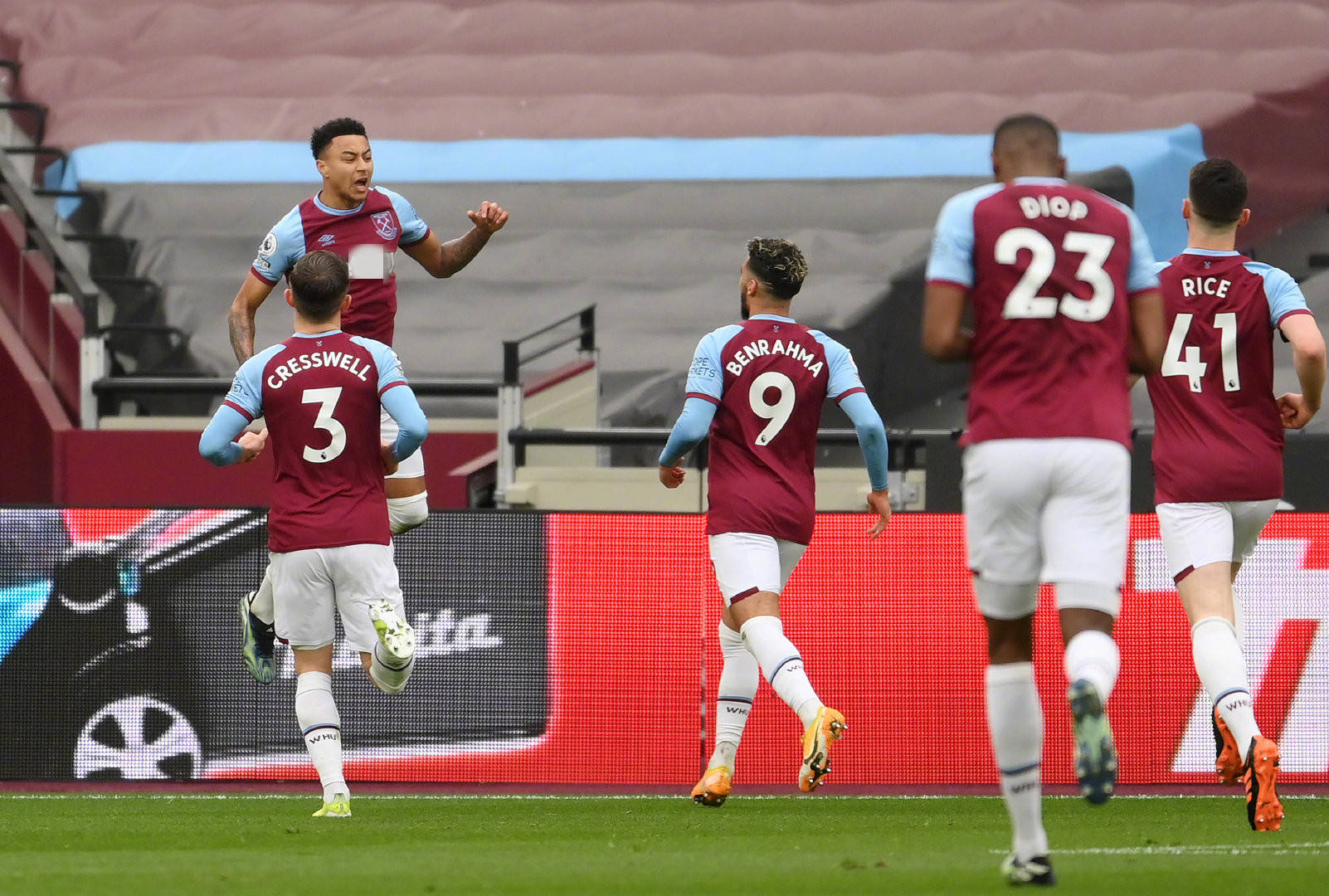 现出了他无 现出了他无